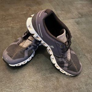 ON RUNNING Cloud Running Shoe